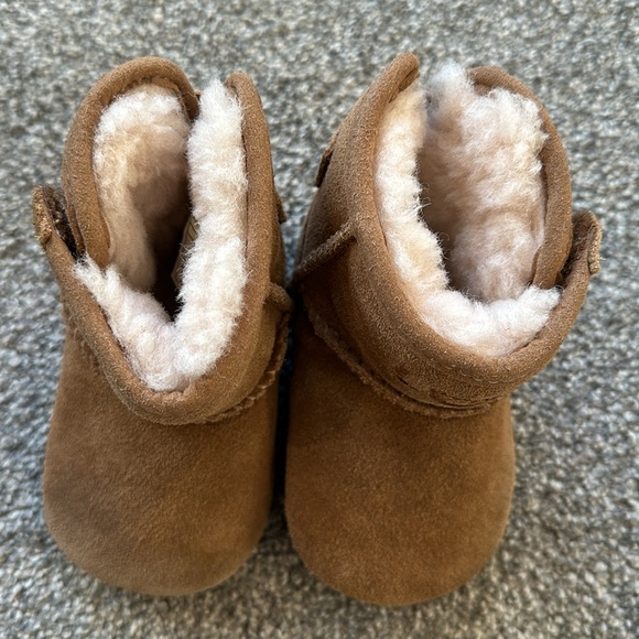 Toddler fleece lined UGG boots - Picture 5 of 5